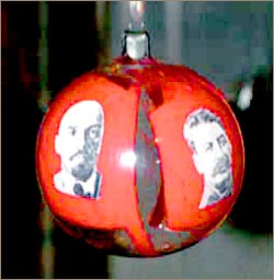 Шарик на елку с портретами Ленина и Сталина